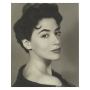 Black and white portrait photo of Lily Renée (New York, late 1940s). Photo taken by Elizabeth Gottlieb.